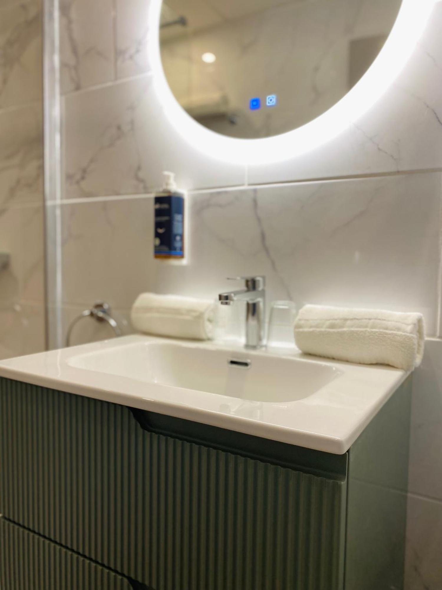 Brit Hotel Acacias Arles Luaran gambar